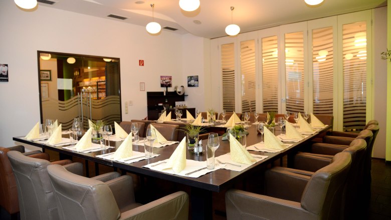 Hotel-Gasthof Graf, © Fam. Graf Elegant dining room with table setting and leather armchairs.