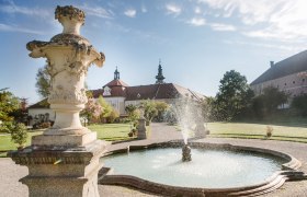 Seitenstetten Abbey, © schwarzkoenig.at Fountain in the garden of Seitenstetten Abbey with baroque architecture in the background.