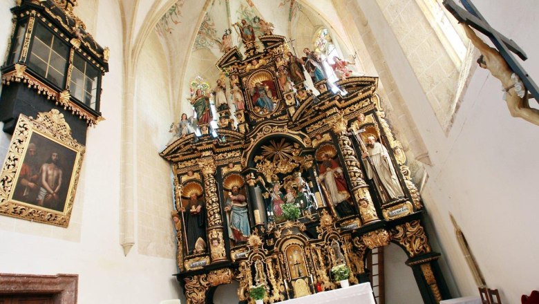 Annaberg pilgrimage church, © Mostviertel Tourismus, weinfranz.at Interior view of the Annaberg pilgrimage church with its richly decorated altar and religious statues.