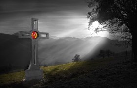 Cross on the Restenbauerh&ouml;he, &copy; Marktgemeinde Hofstetten-Gr&uuml;nau