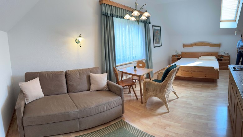 Room with kitchenette in the main building (1), &copy; Haus Karner