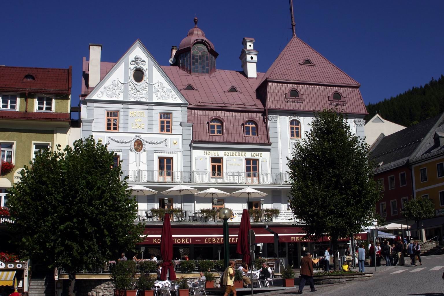 Historic building with hotel and café on the main square.