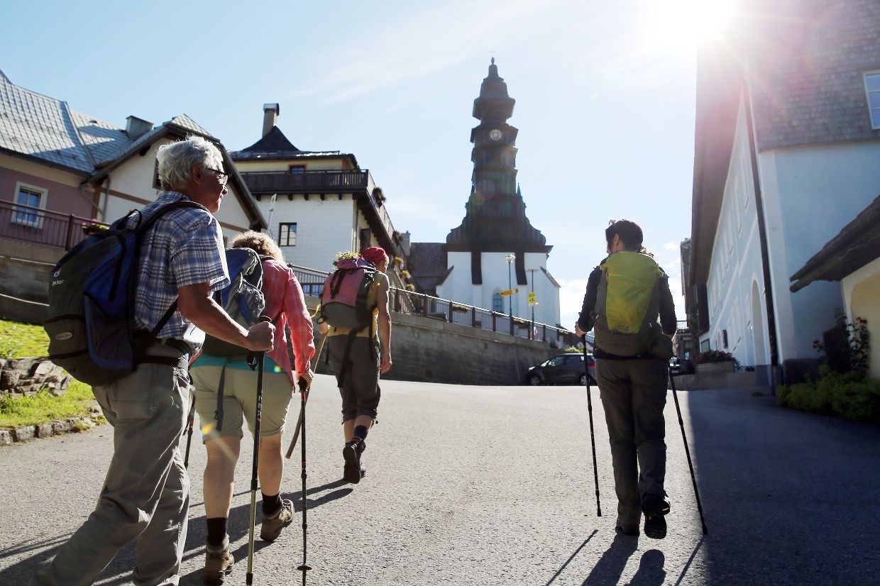 Pilgrimage group on the way to the Wallfahtskirche Annaberg