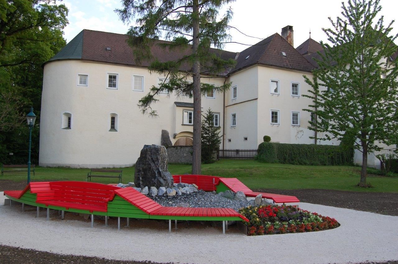 Dirndloase in the castle park