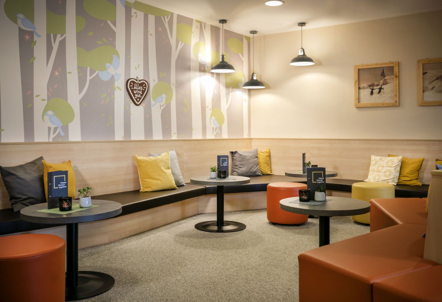 Seating at the JUFA Hotel am Sigmundsberg