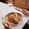 Gefüllte Zucchini mit Tomatensauce, © Niederösterreich Werbung/Daniela Führer