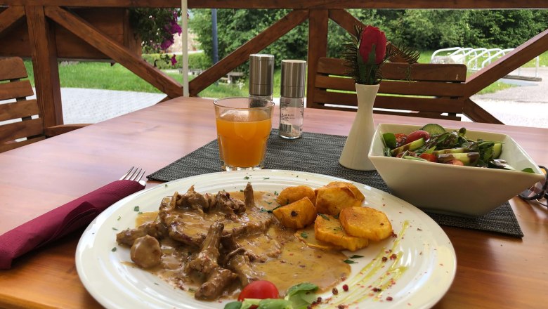 Seasonal delicacies, © Leonard Kqira