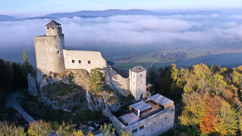 Aerial view of Araburg in fall, &copy; Kaumberg/Engl Gerald