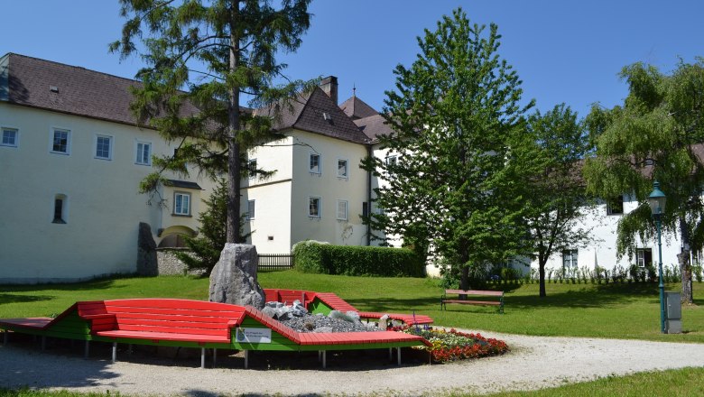 Dirndloase in the castle park, &copy; Gemeinde Kirchberg