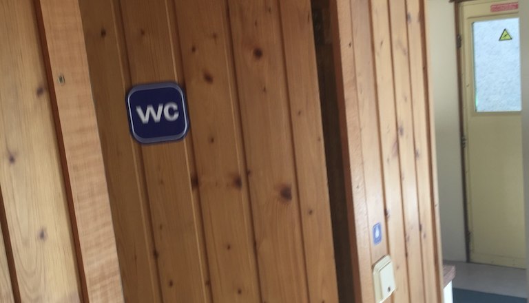 View towards the WC in the 100-year-old baggage car, © M. Schorn