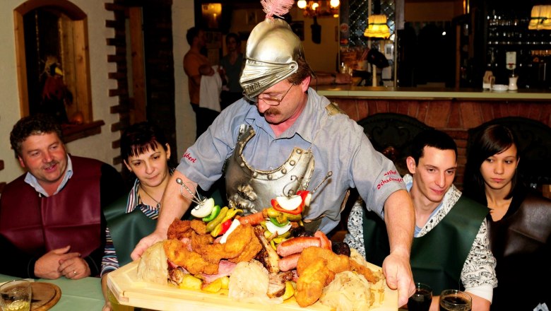 Knight's dinner, &copy; Gasthof Schachinger