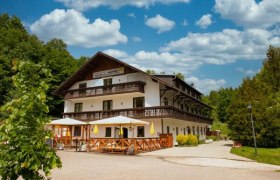 Abbey tavern, © Leonard Kqira