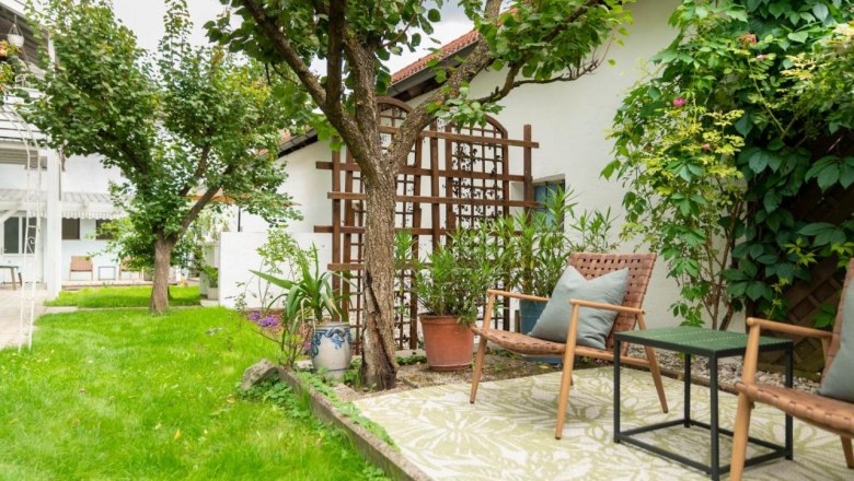 Arbor in the garden, &copy; Guestia GmbH