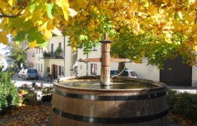 Pilgrims' fountain on the market square, © Radinger Doris