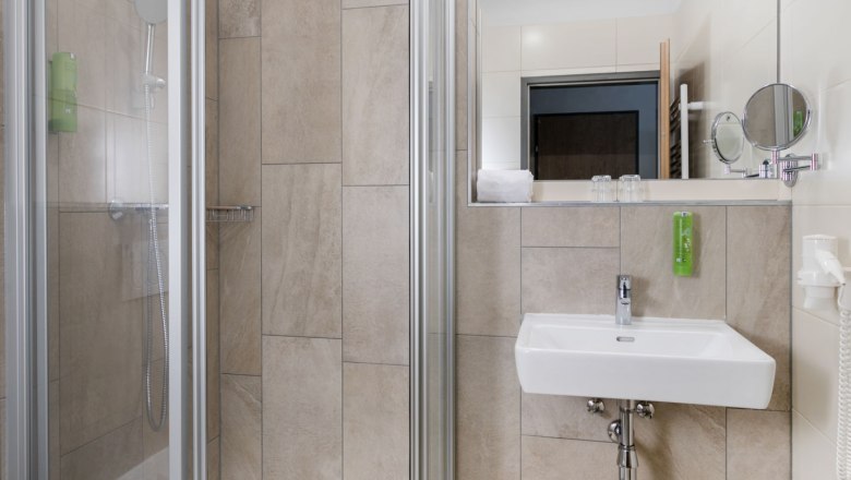 Bathroom JUFA Hotel am Sigmundsberg, &copy; Harald Eisenberger/JUFA Hotels