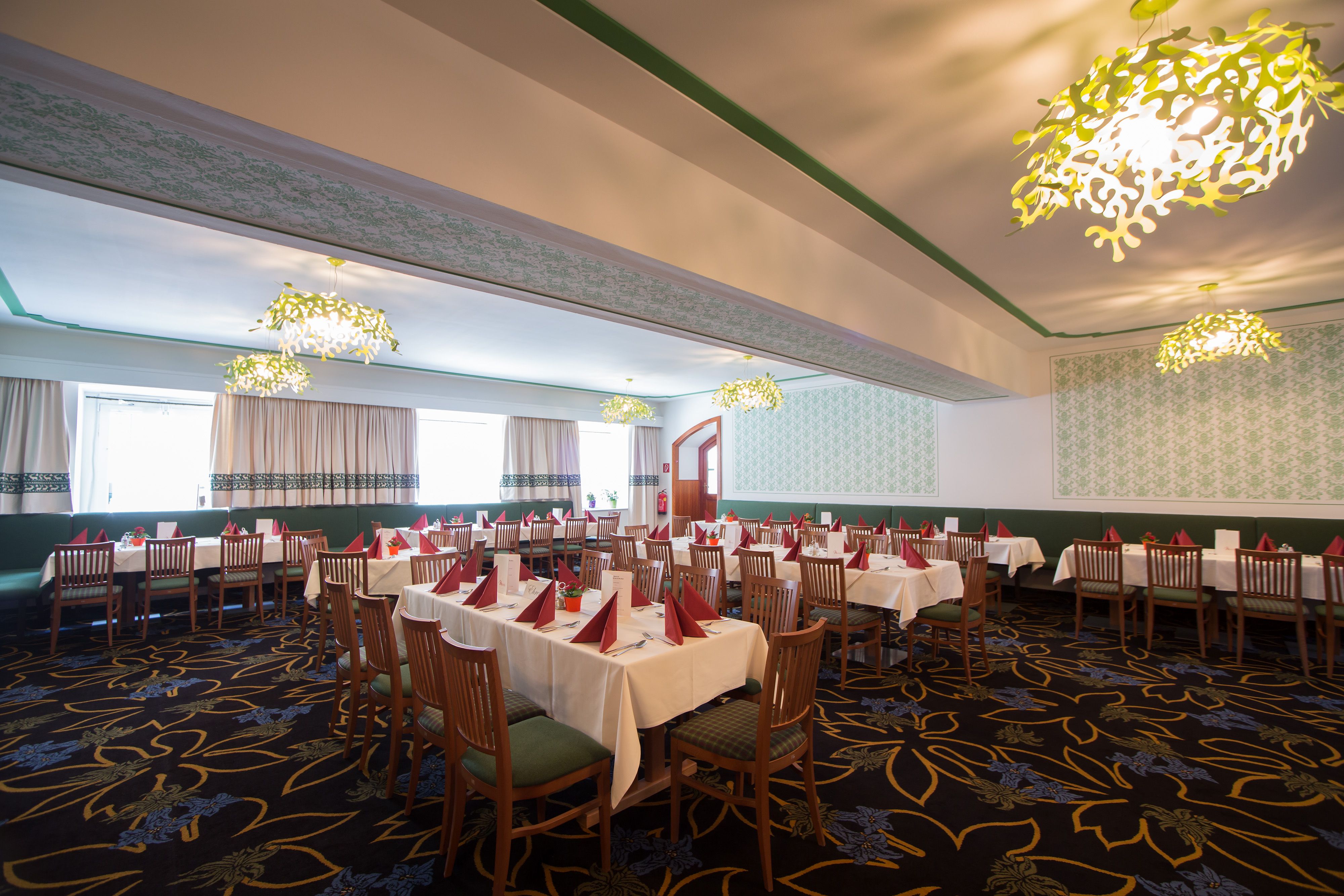 "Hirschenwirt" Restaurant
