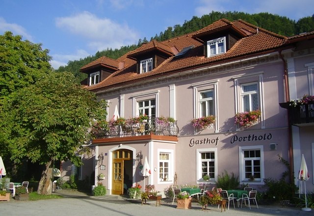 Low house, © Niederhaus