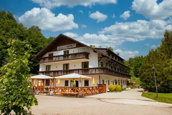 Abbey tavern, © Leonard Kqira