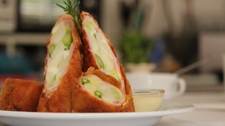 Asparagus cordon bleu, &copy; Gasthaus Bruthenne