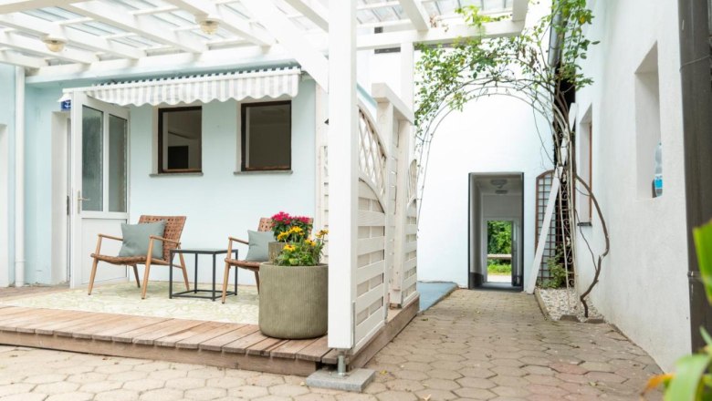 In the courtyard, &copy; Guestia GmbH